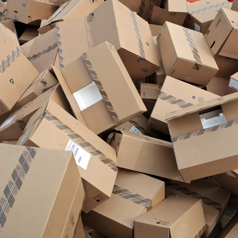 Kartons vor dem Pressen