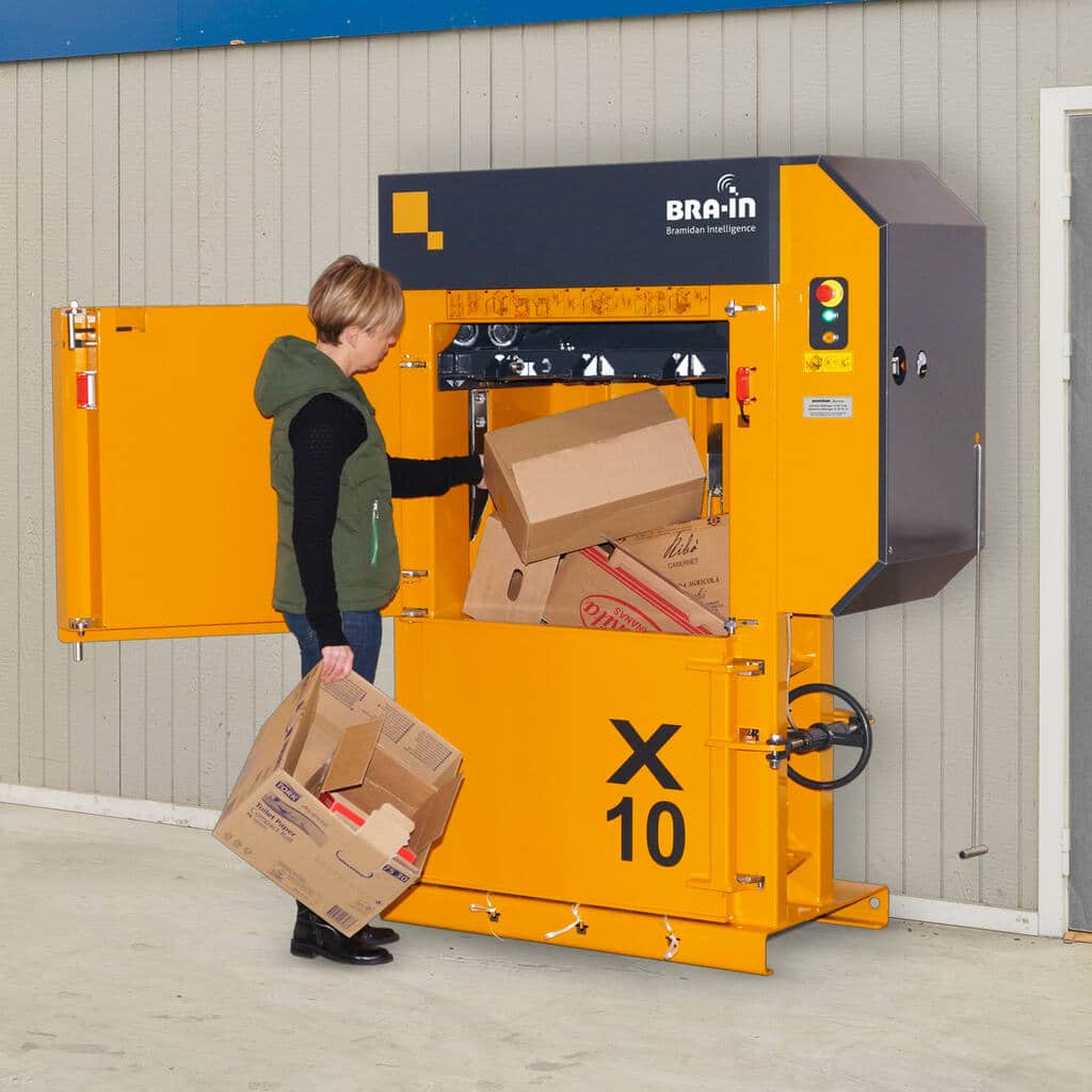 Ballenpresse x10 - Kartons einfüllen
